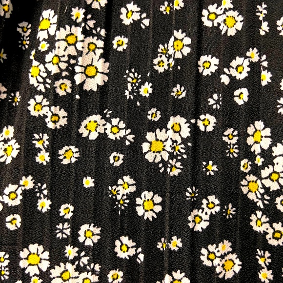 Olivia Rose Medium Black Daisy Flowy Pants - Picture 3 of 4